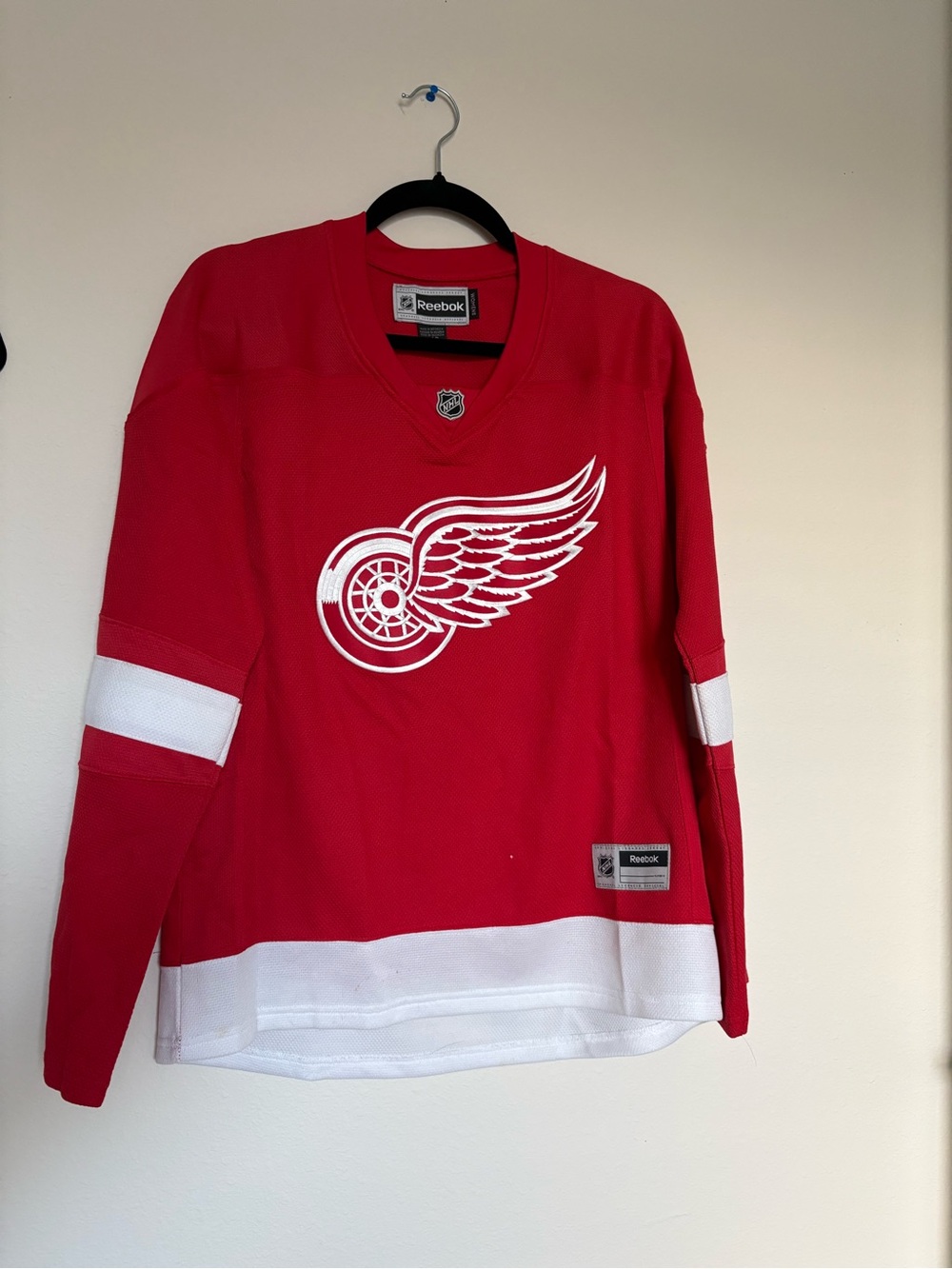 Reebok Women’s Detroit Red Wings Red Hockey Jersey